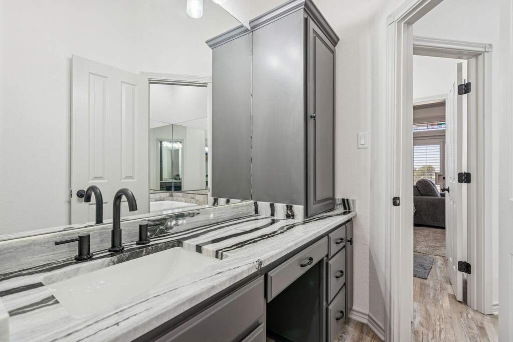 4 Bedroom Single Family Home/House's Image 18