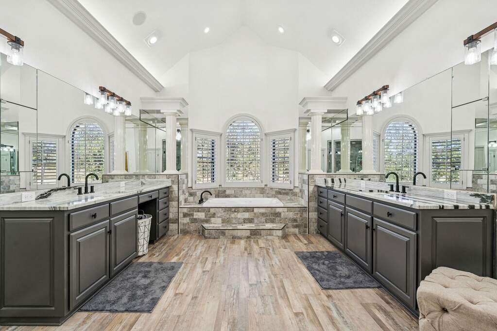 4 Bedroom Single Family Home/House's Image 25