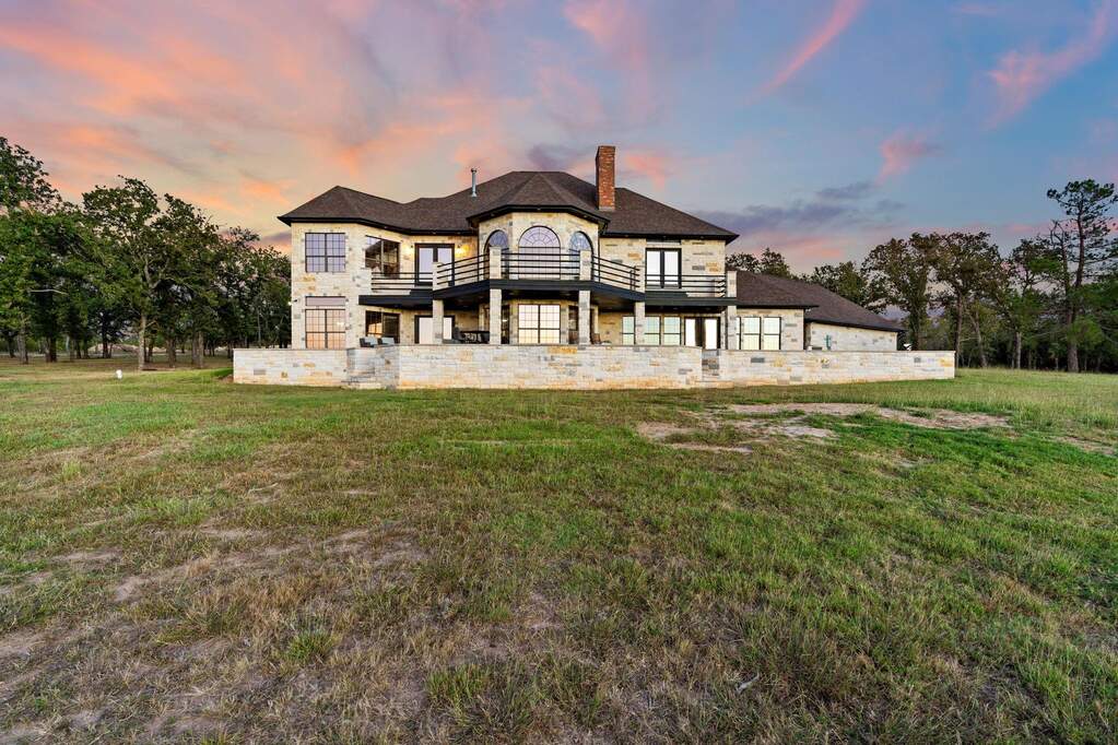4 Bedroom Single Family Home/House's Image 4