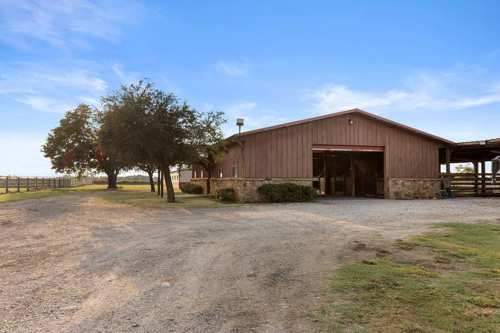 6 Bedroom Farm/Ranch/Plantation's Image 22