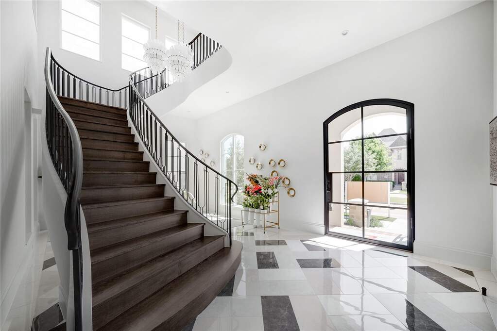 4 Bedroom Single Family Home/House's Image 4