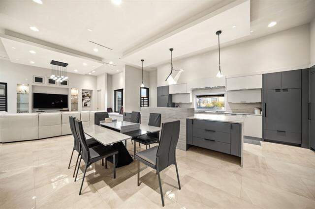 6 Bedroom Single Family Home/House's Image 13
