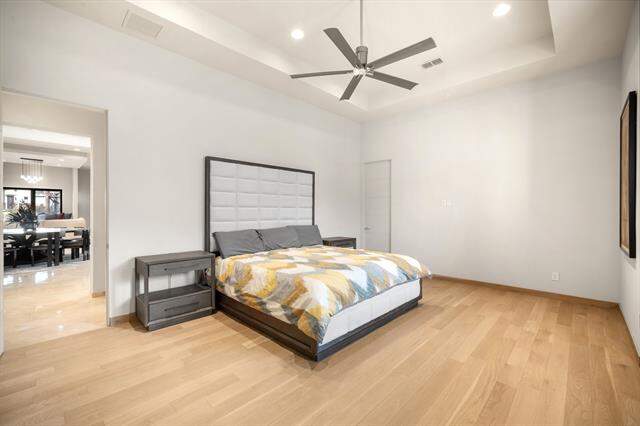 6 Bedroom Single Family Home/House's Image 16