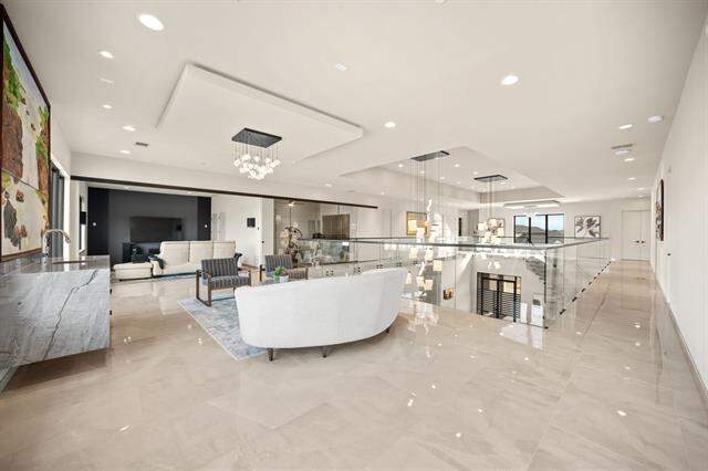 6 Bedroom Single Family Home/House's Image 17