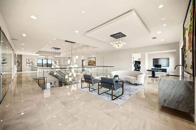 6 Bedroom Single Family Home/House's Image 18