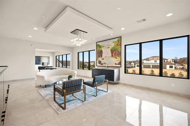 6 Bedroom Single Family Home/House's Image 19
