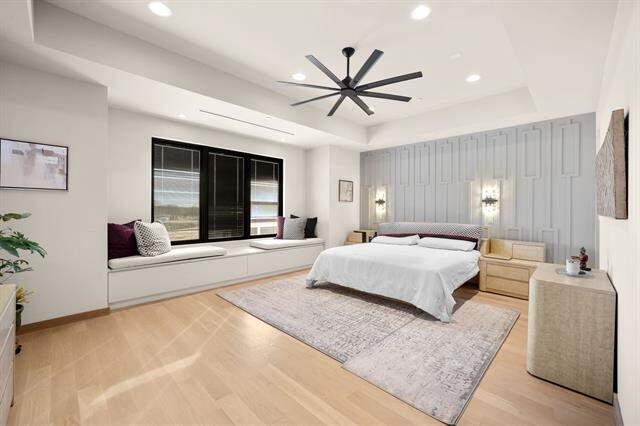 6 Bedroom Single Family Home/House's Image 25