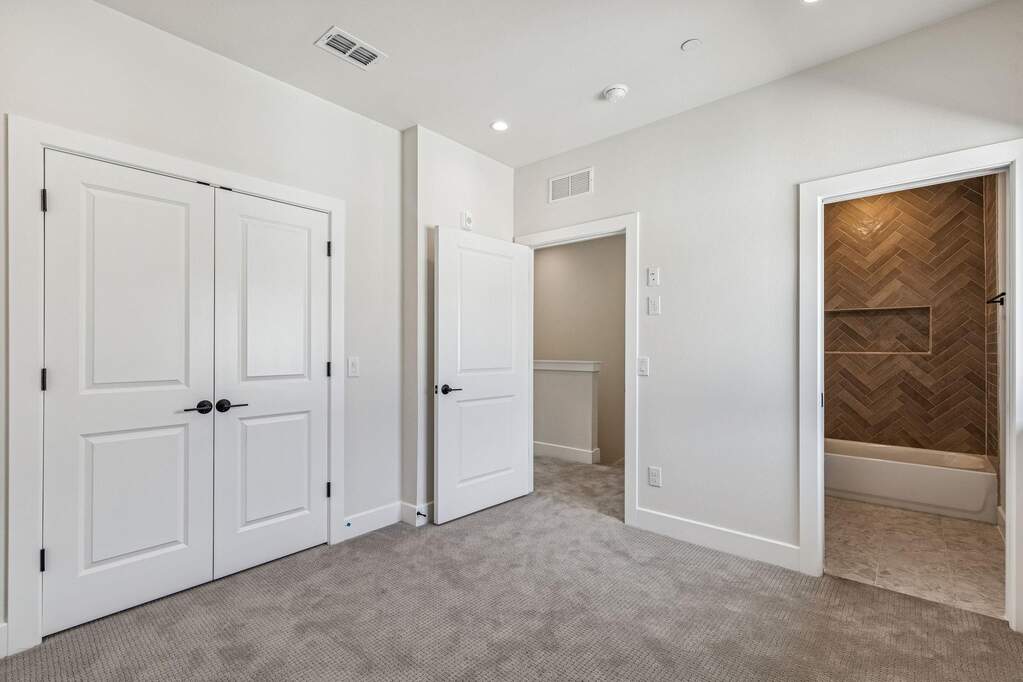 2 Bedroom Villa/Townhouse's Image 10