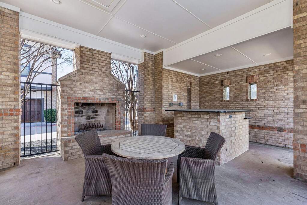 2 Bedroom Villa/Townhouse's Image 14
