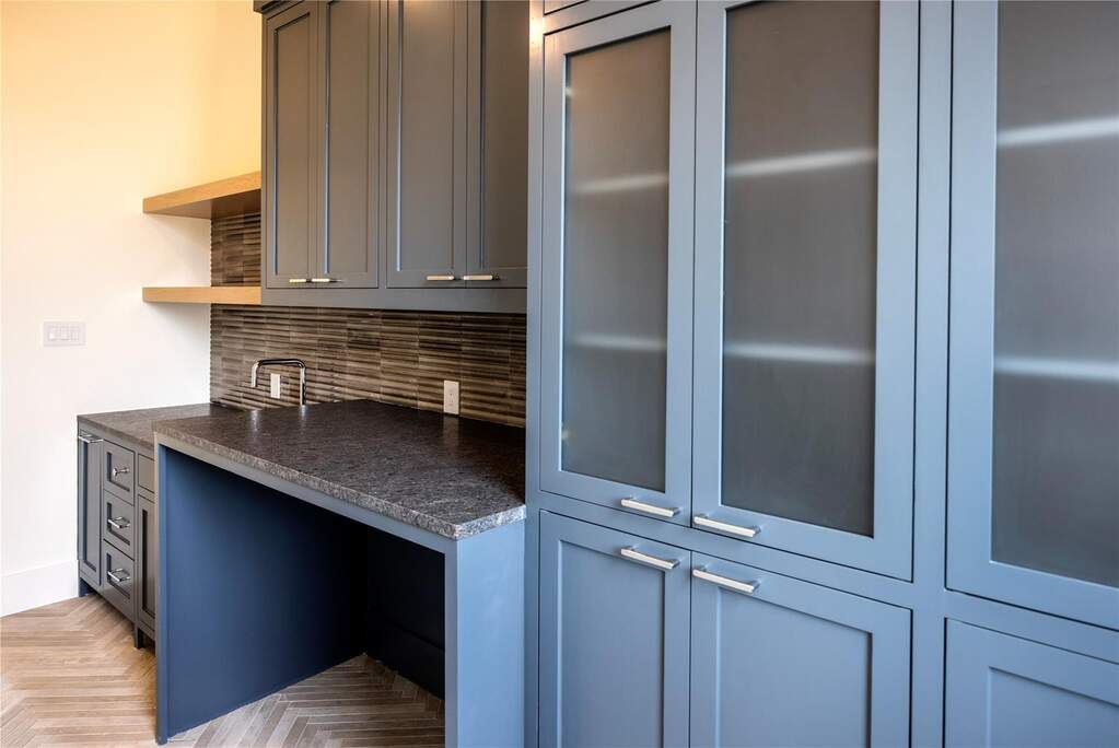 5 Bedroom Single Family Home/House's Image 12