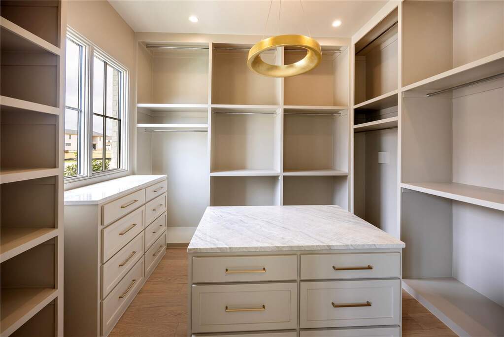 5 Bedroom Single Family Home/House's Image 19