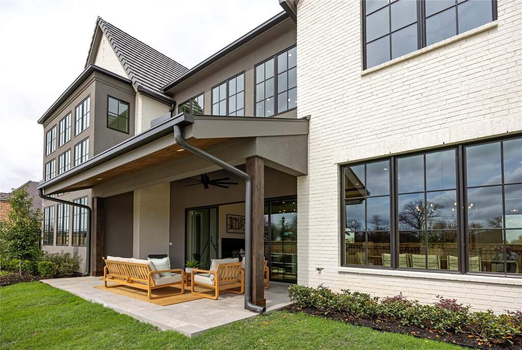 5 Bedroom Single Family Home/House's Image 24