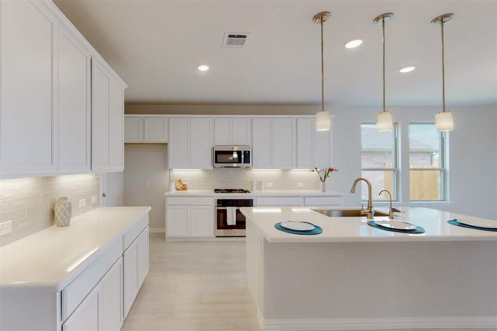 5 Bedroom Single Family Home/House's Image 8