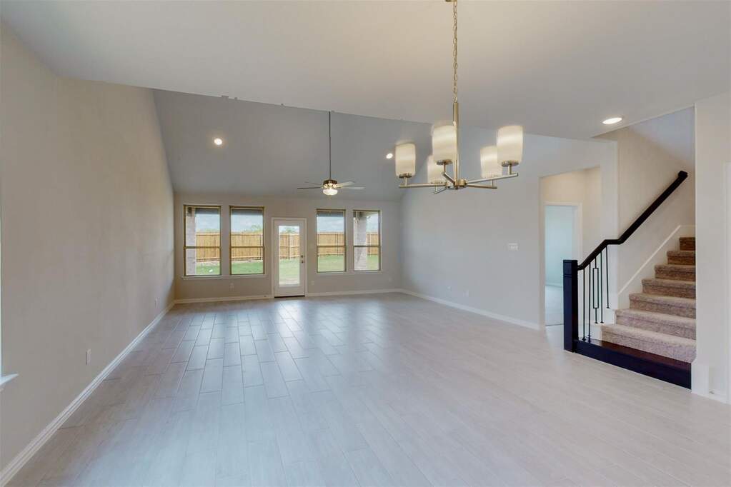 5 Bedroom Single Family Home/House's Image 10