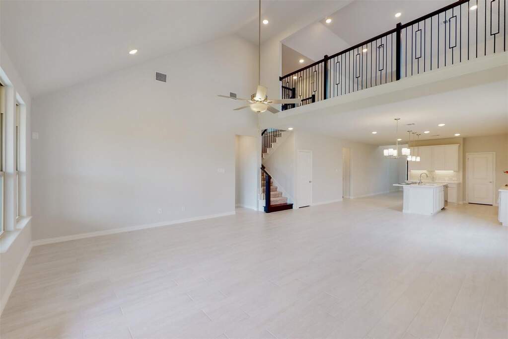 5 Bedroom Single Family Home/House's Image 11