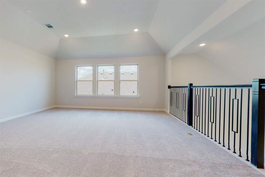 5 Bedroom Single Family Home/House's Image 17