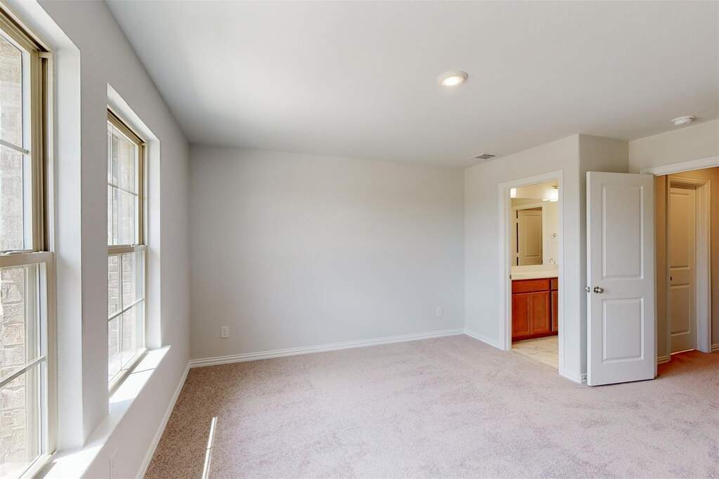 5 Bedroom Single Family Home/House's Image 27