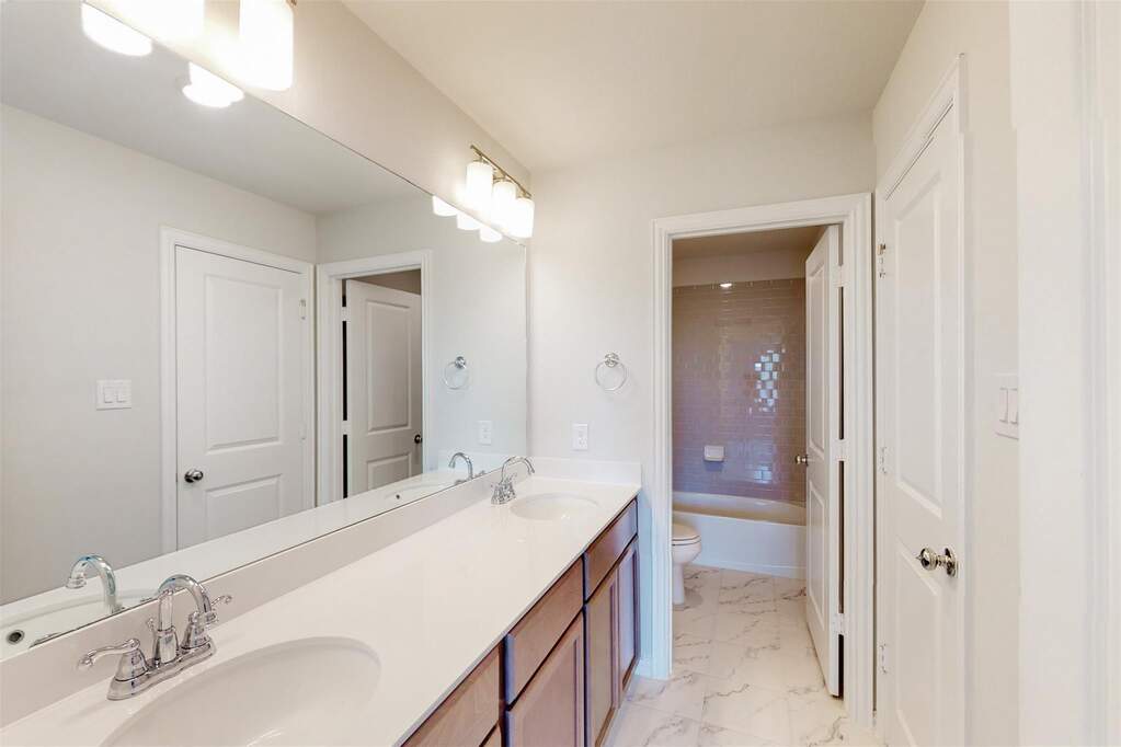 5 Bedroom Single Family Home/House's Image 28