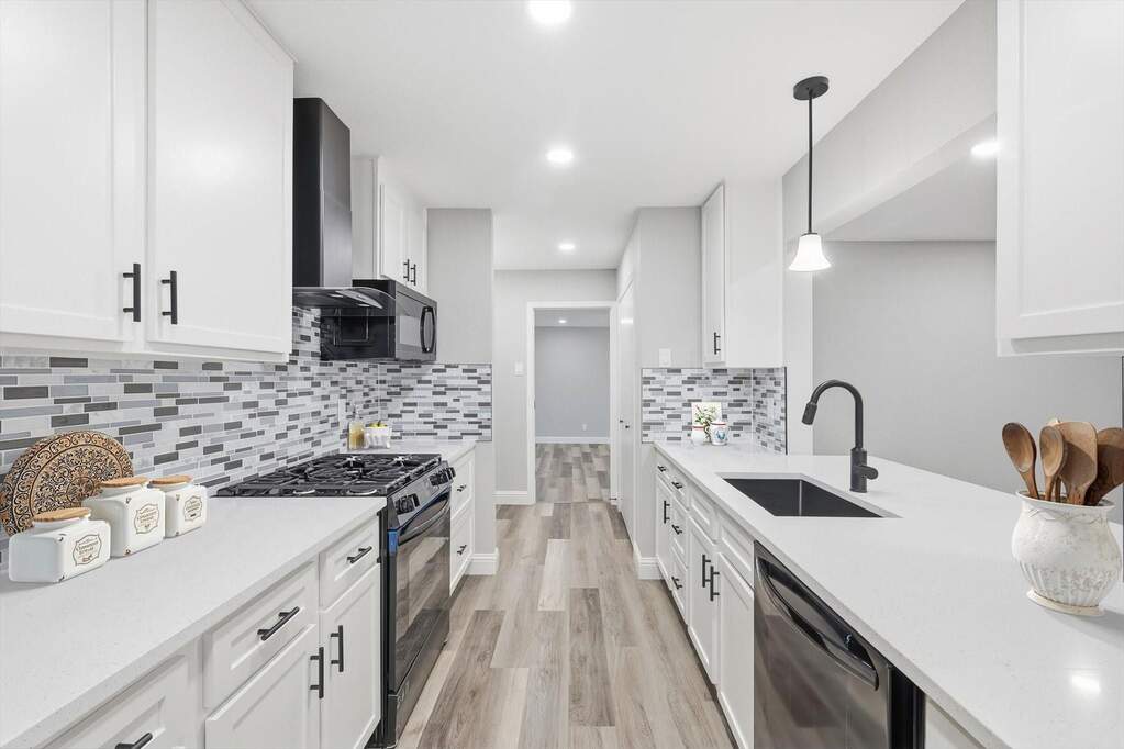 5 Bedroom Single Family Home/House's Image 8