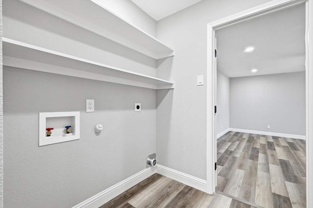 5 Bedroom Single Family Home/House's Image 11
