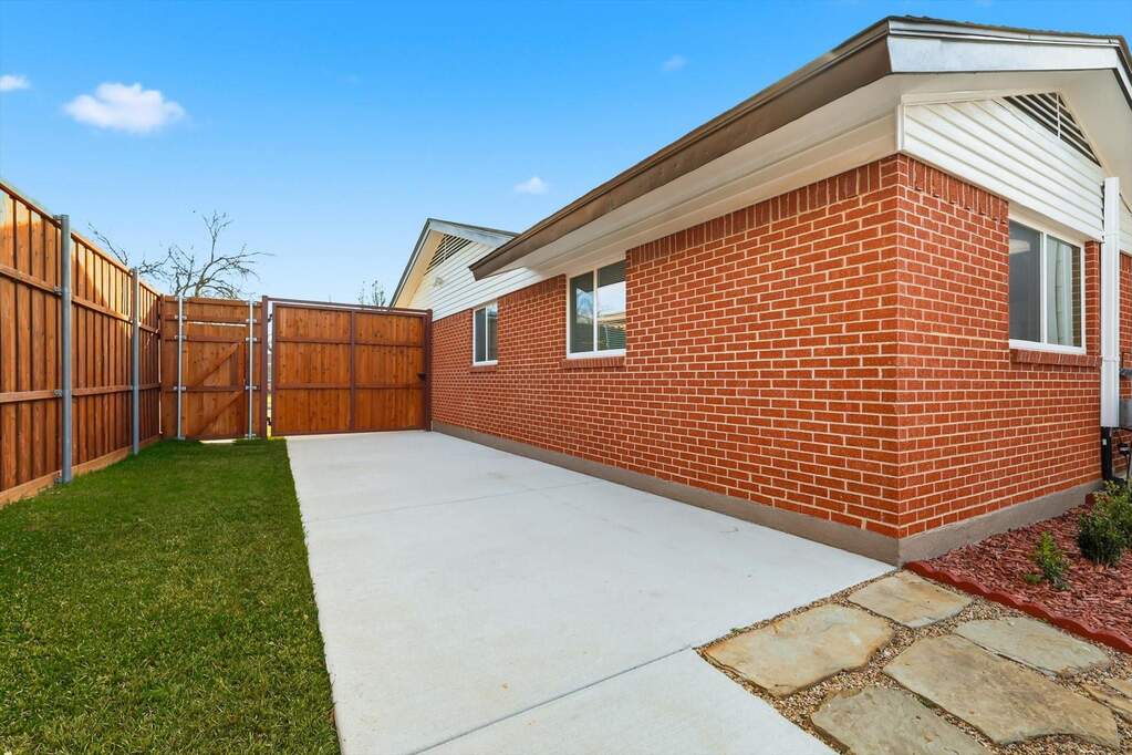 5 Bedroom Single Family Home/House's Image 23