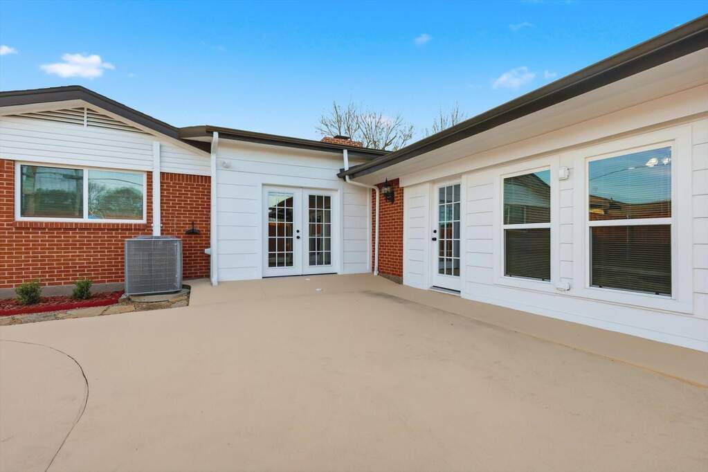 5 Bedroom Single Family Home/House's Image 24