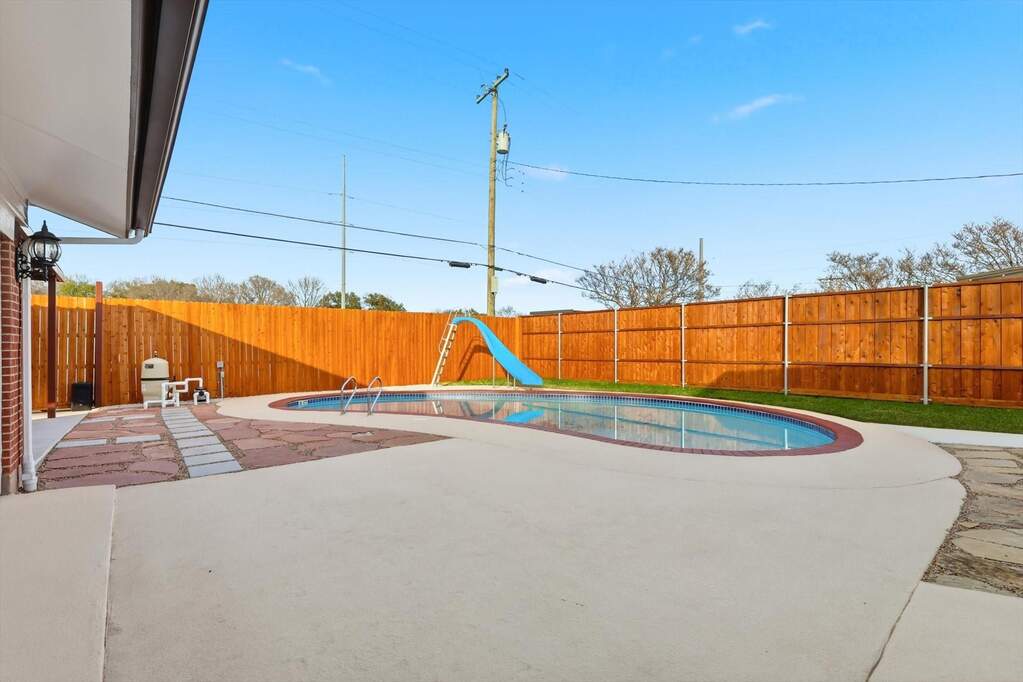 5 Bedroom Single Family Home/House's Image 27