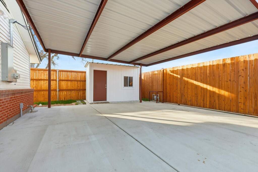 5 Bedroom Single Family Home/House's Image 29