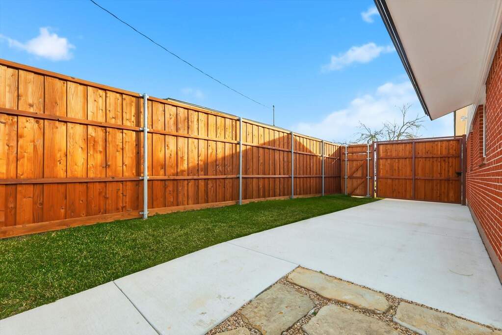 5 Bedroom Single Family Home/House's Image 32
