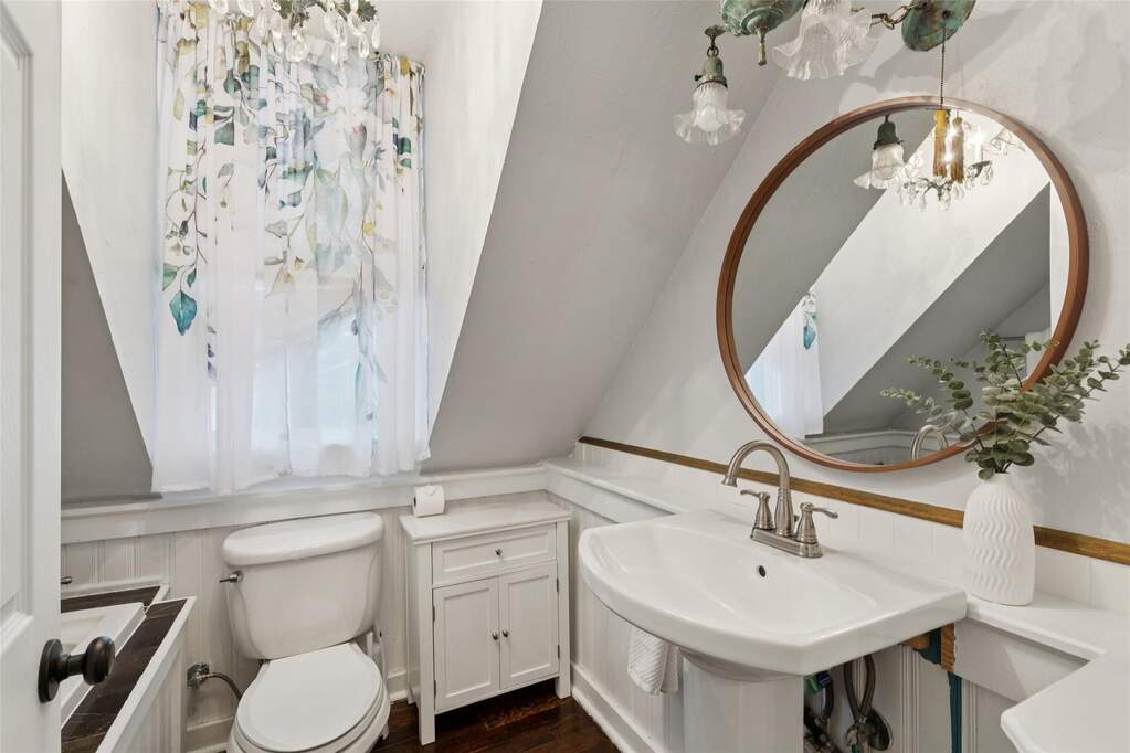 4 Bedroom Single Family Home/House's Image 18