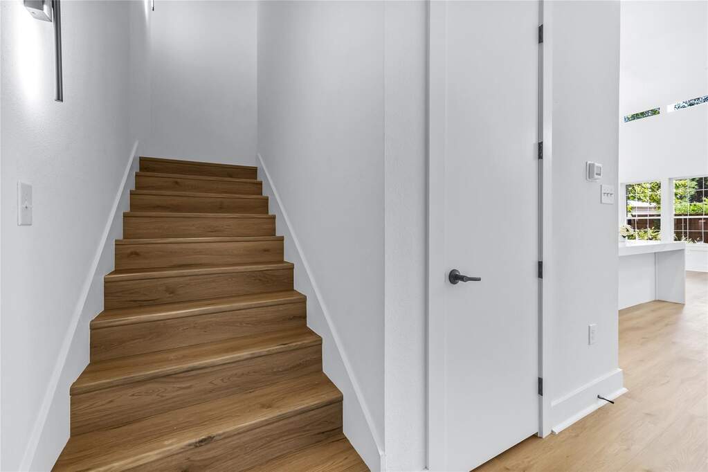6 Bedroom Multi Unit's Image 7
