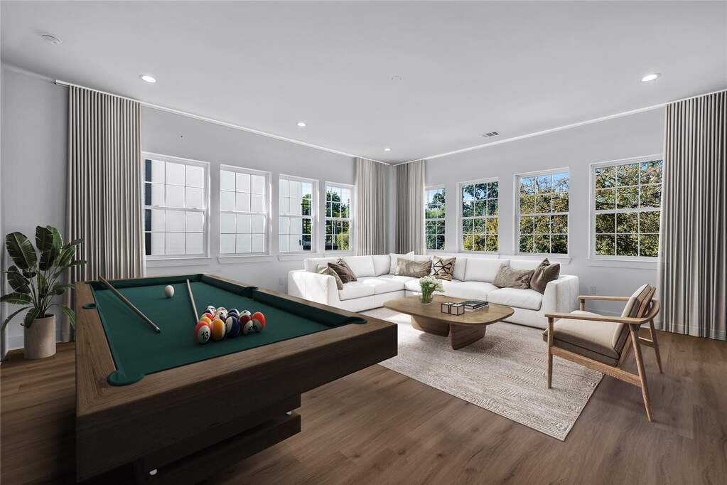 6 Bedroom Multi Unit's Image 12