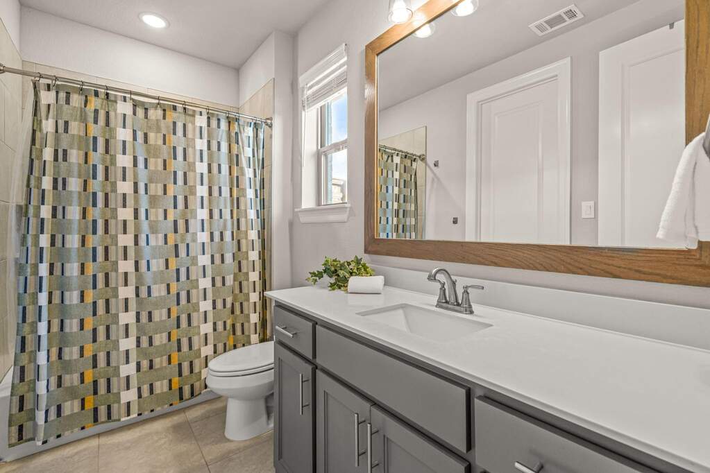 4 Bedroom Single Family Home/House's Image 28
