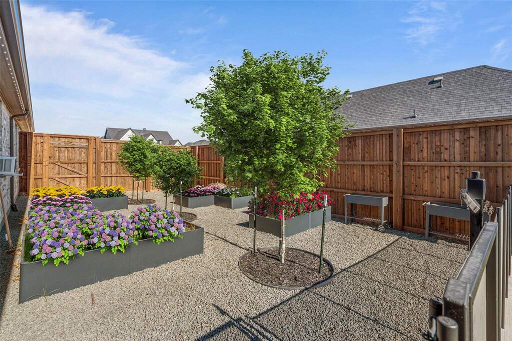 4 Bedroom Single Family Home/House's Image 34