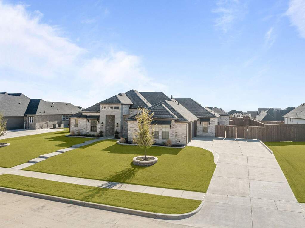 4 Bedroom Single Family Home/House's Image 36