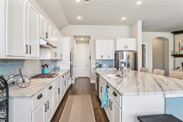 4 Bedroom Single Family Home/House's Image 7