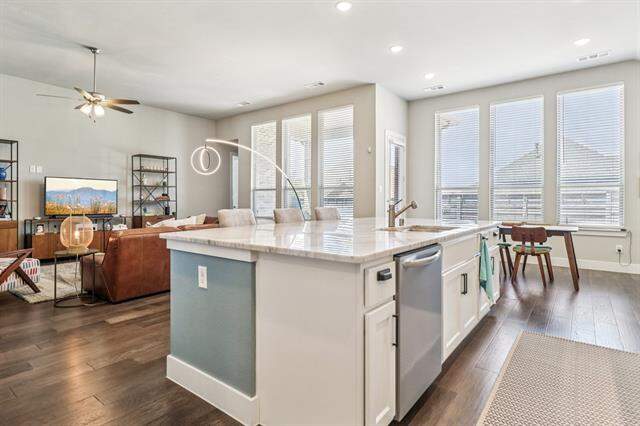 4 Bedroom Single Family Home/House's Image 9