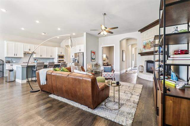 4 Bedroom Single Family Home/House's Image 3