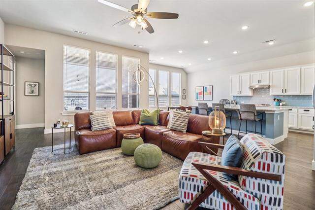 4 Bedroom Single Family Home/House's Image 4