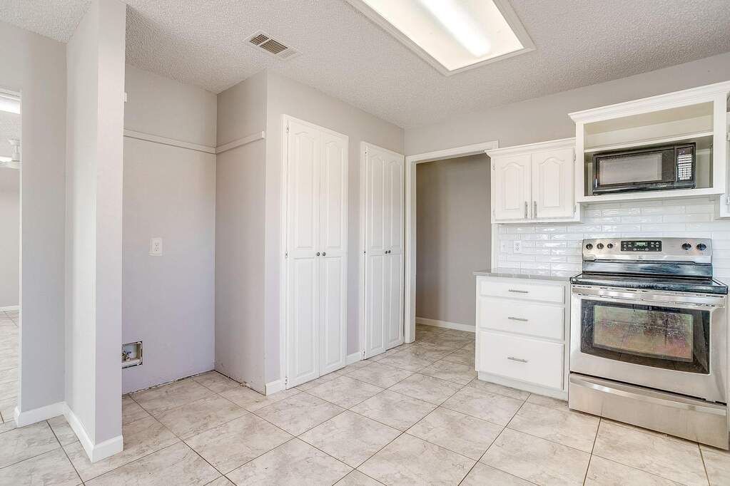 3 Bedroom Single Family Home/House's Image 7