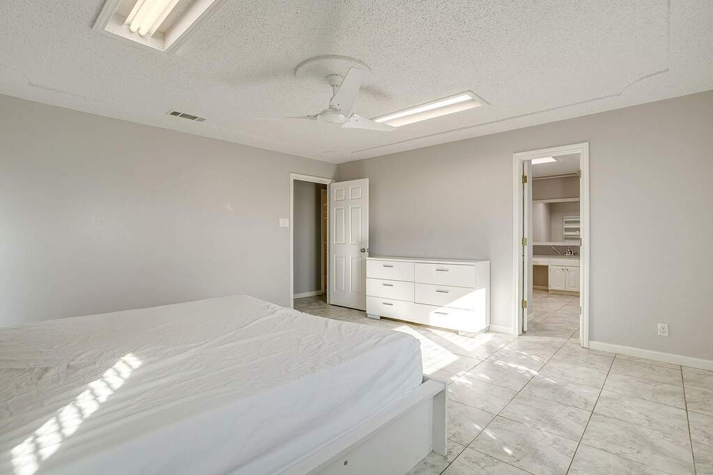 3 Bedroom Single Family Home/House's Image 11