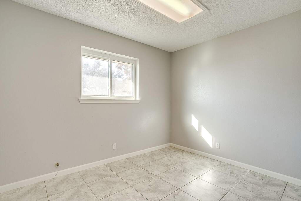 3 Bedroom Single Family Home/House's Image 24