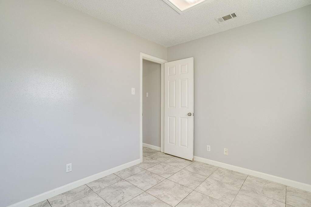 3 Bedroom Single Family Home/House's Image 25