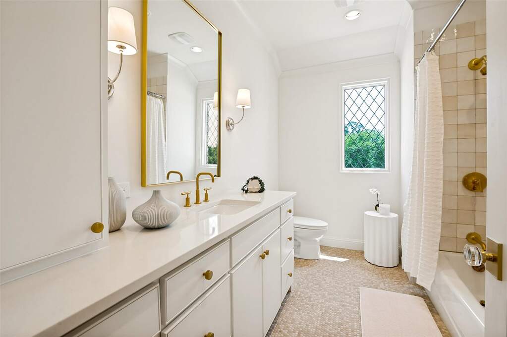 3 Bedroom Single Family Home/House's Image 10