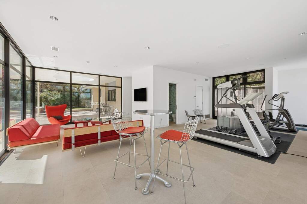5 Bedroom Single Family Home/House's Image 22