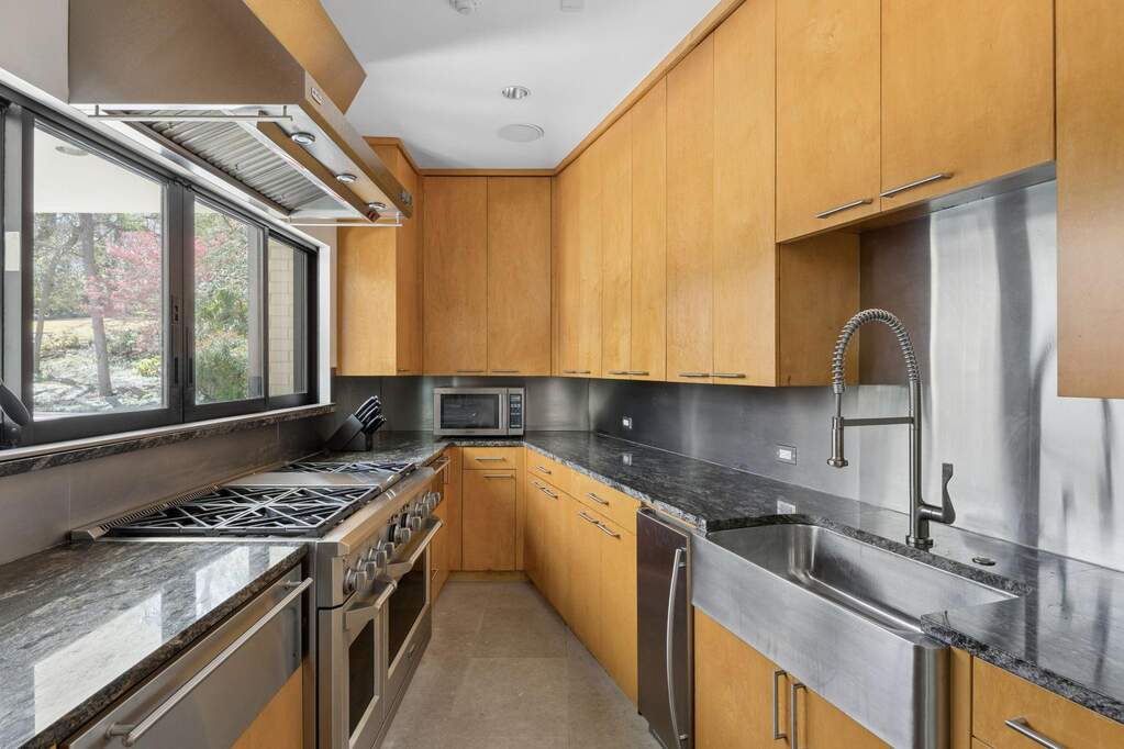 5 Bedroom Single Family Home/House's Image 23