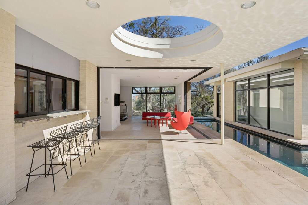 5 Bedroom Single Family Home/House's Image 29