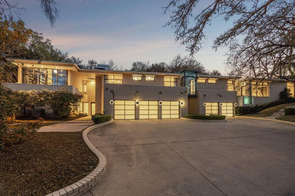 5 Bedroom Single Family Home/House's Image 37