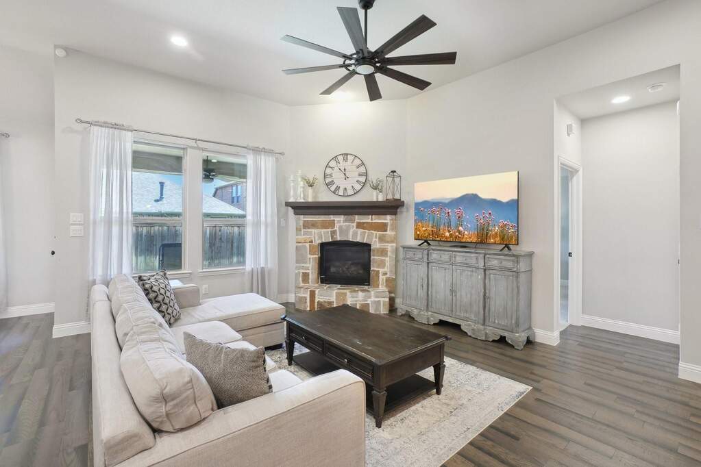 3 Bedroom Single Family Home/House's Image 3