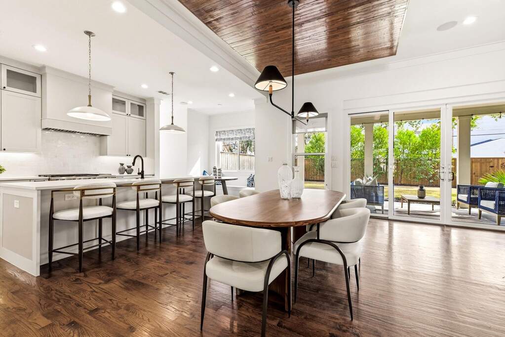 5 Bedroom Single Family Home/House's Image 8